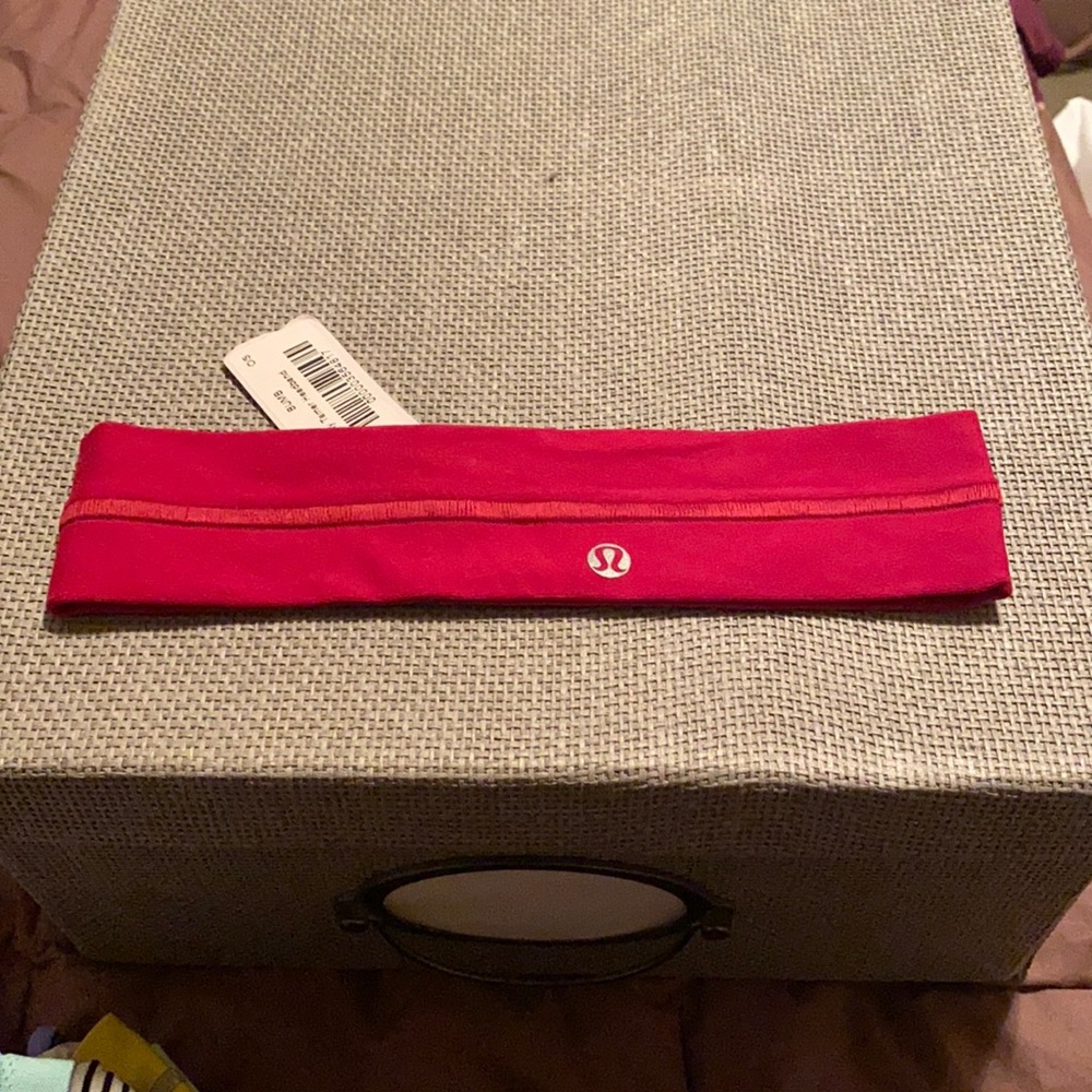 Lululemon, NWT, Fly away tamer headband, dark reddish/burgundy